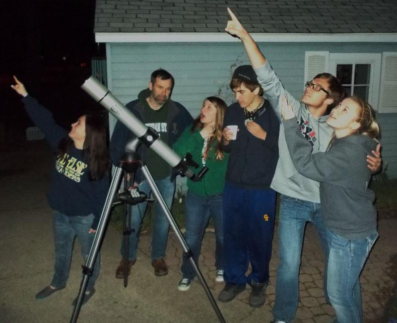 Mr.+Martin+and+a+group+of+future+astronomers+take+a+close-up+look+at+the+stars%2C+planets+and+moon.++%7C+Photo+courteousy+of+Michelle+Martin