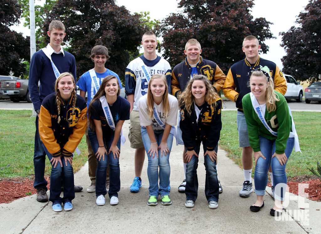 Members+of+the+homecoming+court+pose+for+a+photo+outside+of+the+school+during+homecoming+week.+%7C+Photo+by+Lindsay+Benham