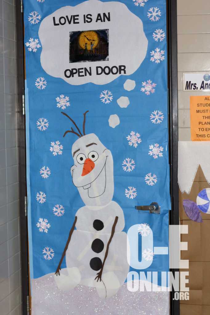 Teacher+Stephanie+Andersons+first+hour%2C+journalism%2C+decorates+her+door+in+the+theme+of+the+movie+Frozen+in+spirit+of+the+holidays+and+the+door+decorating+contest.%7CPhoto+by+Mary+Ray