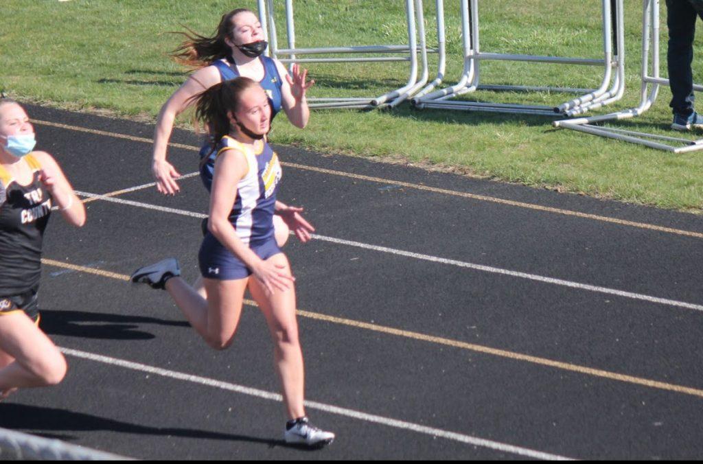 Girls Track Team Ties for 5th at St. Louis Invitational
