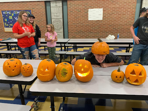 FFA Meeting Features Pumpkin Carving