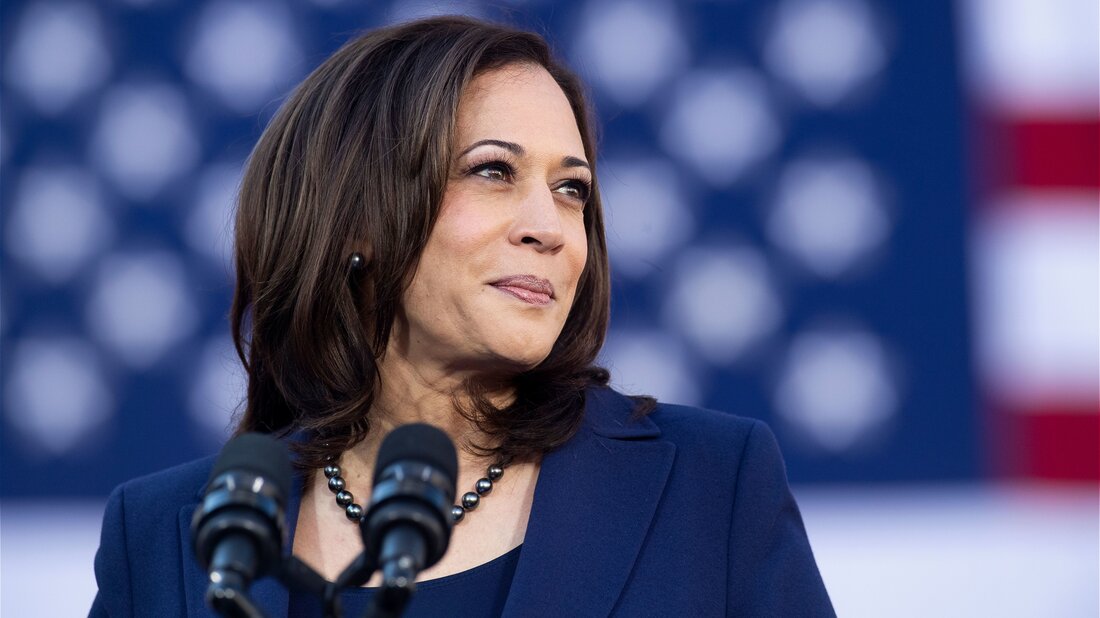 California Senator Kamala Harris speaks during a rally launching her presidential campaign on January 27, 2019 in Oakland, California. (Photo by NOAH BERGER / AFP) (Photo by NOAH BERGER/AFP via Getty Images)